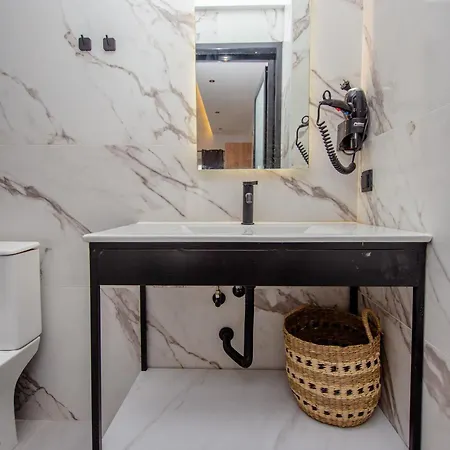 La Plaza Luxury アパートホテル